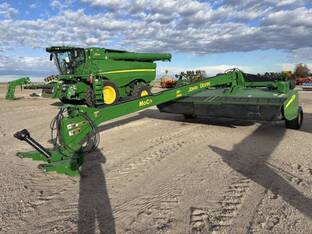2019 John Deere 956