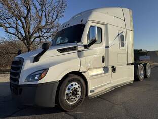 2021 Freightliner CASCADIA 126