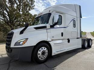 2021 Freightliner CASCADIA 126