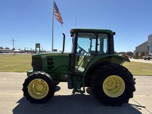 2011 John Deere 6230