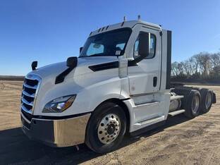 2021 Freightliner CASCADIA 126