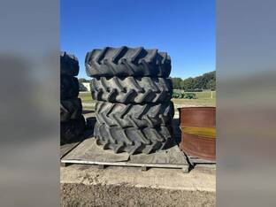 2023 John Deere 520/85/R42 DUALS