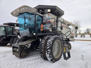 2002 Gleaner R62