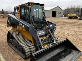 2023 John Deere 335 P-TIER