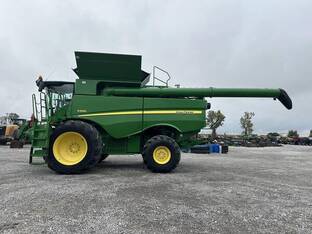 2017 John Deere S690