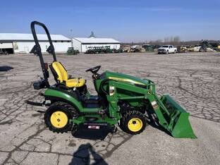 2016 John Deere 1025R