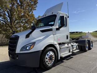 2021 Freightliner CASCADIA 126