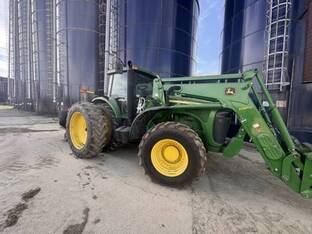 2004 John Deere 8220