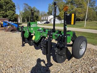 2024 Unverferth ZONEBUILDER 112