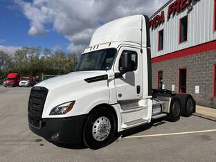 2020 Freightliner CASCADIA 126