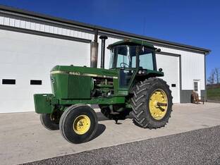John Deere 4440
