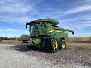 2025 John Deere S7 700