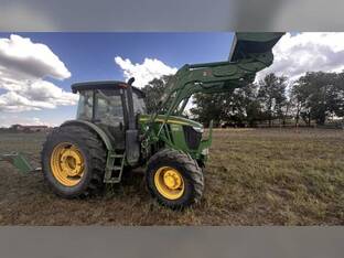 2017 John Deere 6105E