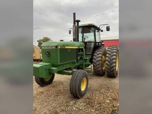 1989 John Deere 4555