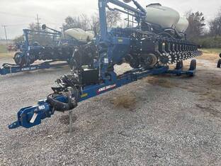 2023 Kinze 3665