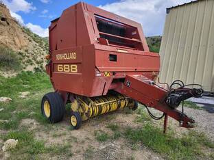 2000 New Holland 688