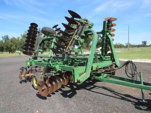 John Deere 235