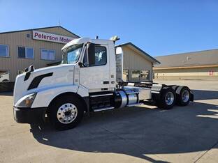 2017 Volvo VNL64T300