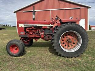 1968 International 856D