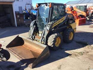 2015 New Holland L220