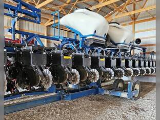 2023 Kinze 3605