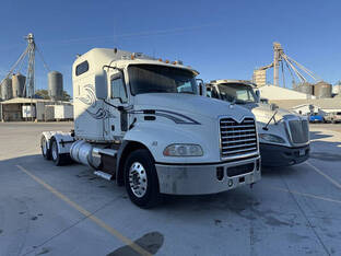 2013 Mack Trucks CXU613