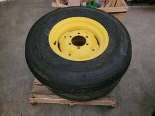John Deere 7.50-16