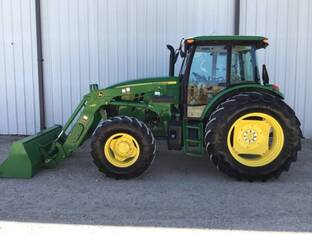 2022 John Deere 6135E Cab