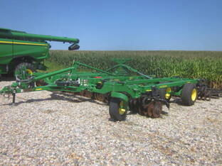 2022 John Deere 2660VT