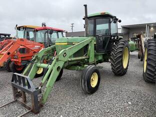 John Deere 4040