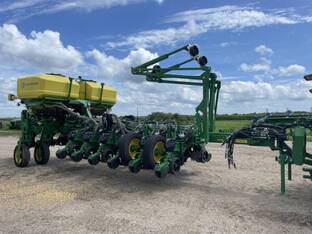 2023 John Deere 1775NT