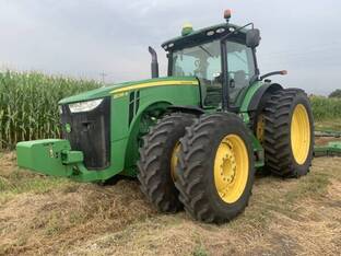 2013 John Deere 8235R