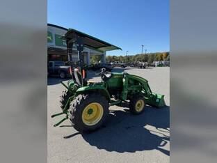 2017 John Deere 3033R