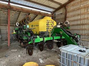 2017 John Deere 2510L