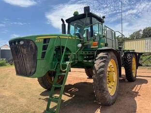 2011 John Deere 4930