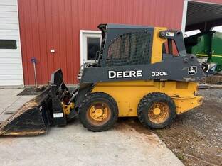 John Deere 320E