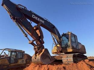 2020 John Deere 210G LC