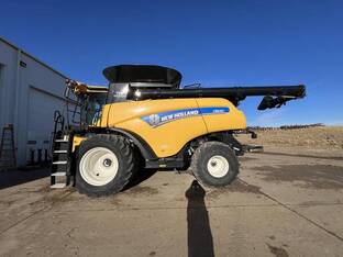 2017 New Holland CR8.90