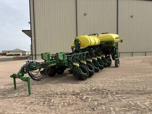 2014 John Deere 1775NT