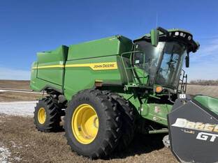 2025 John Deere S7 700