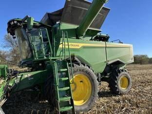 2025 John Deere S7 700
