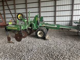 2002 John Deere 2100