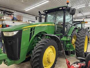 2013 John Deere 8260R
