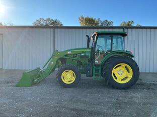 2022 John Deere 6105E cab