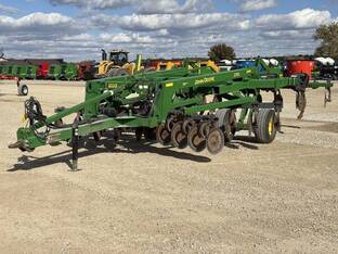 John Deere 2700