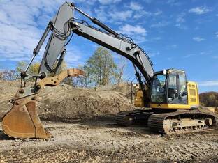 2021 John Deere 245G LC