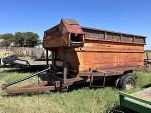 1980 Kelly-Ryan FEED-R-WAGON