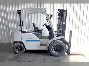 2019 UNICARRIERS MDG1F4A50V
