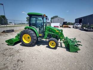 2017 John Deere 4052R