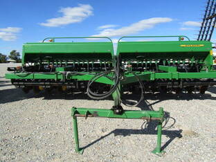 23000 John Deere 750